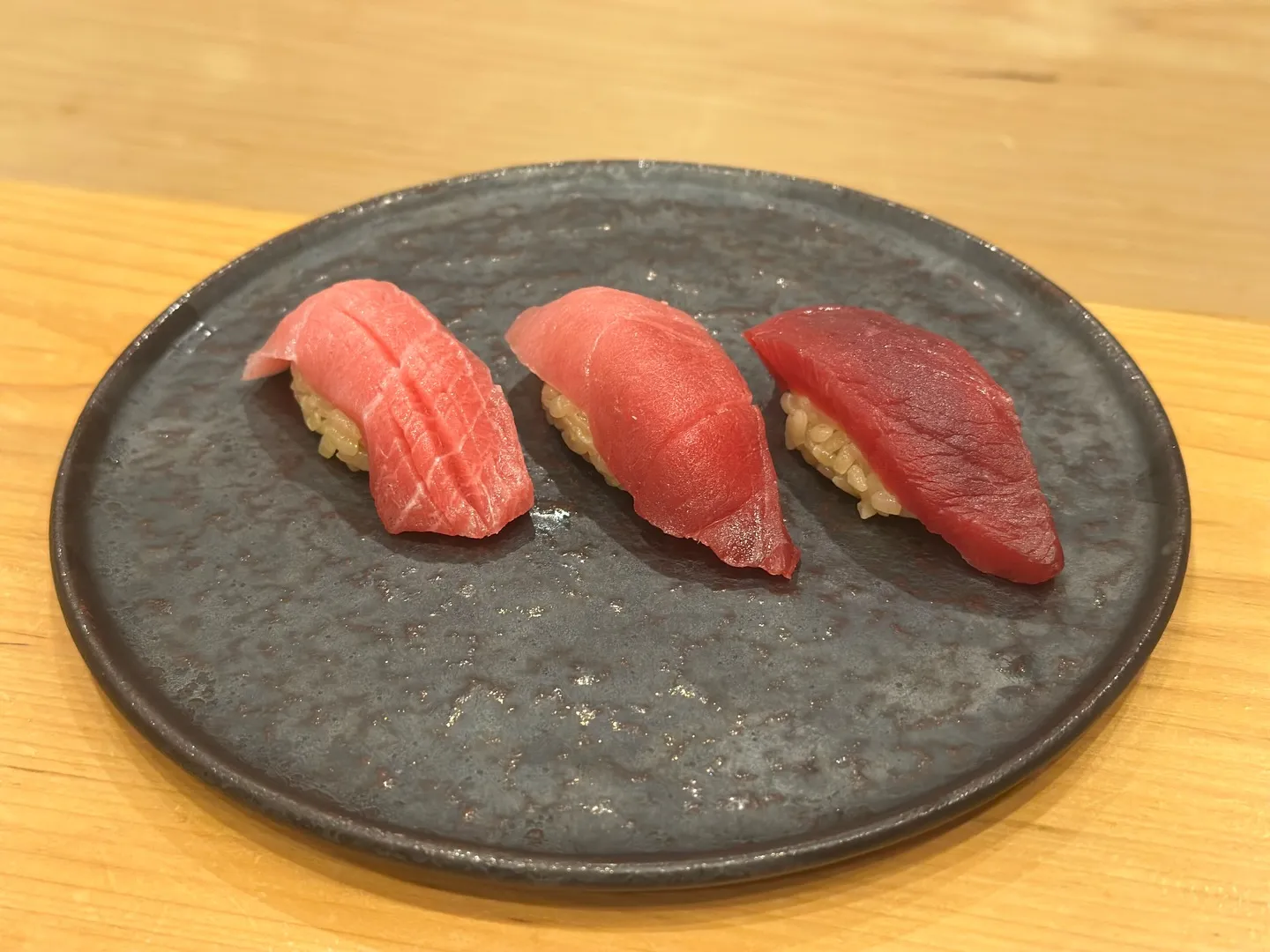 大間のマグロは、脂の乗り具合が絶妙で、口の中でとろけるような...