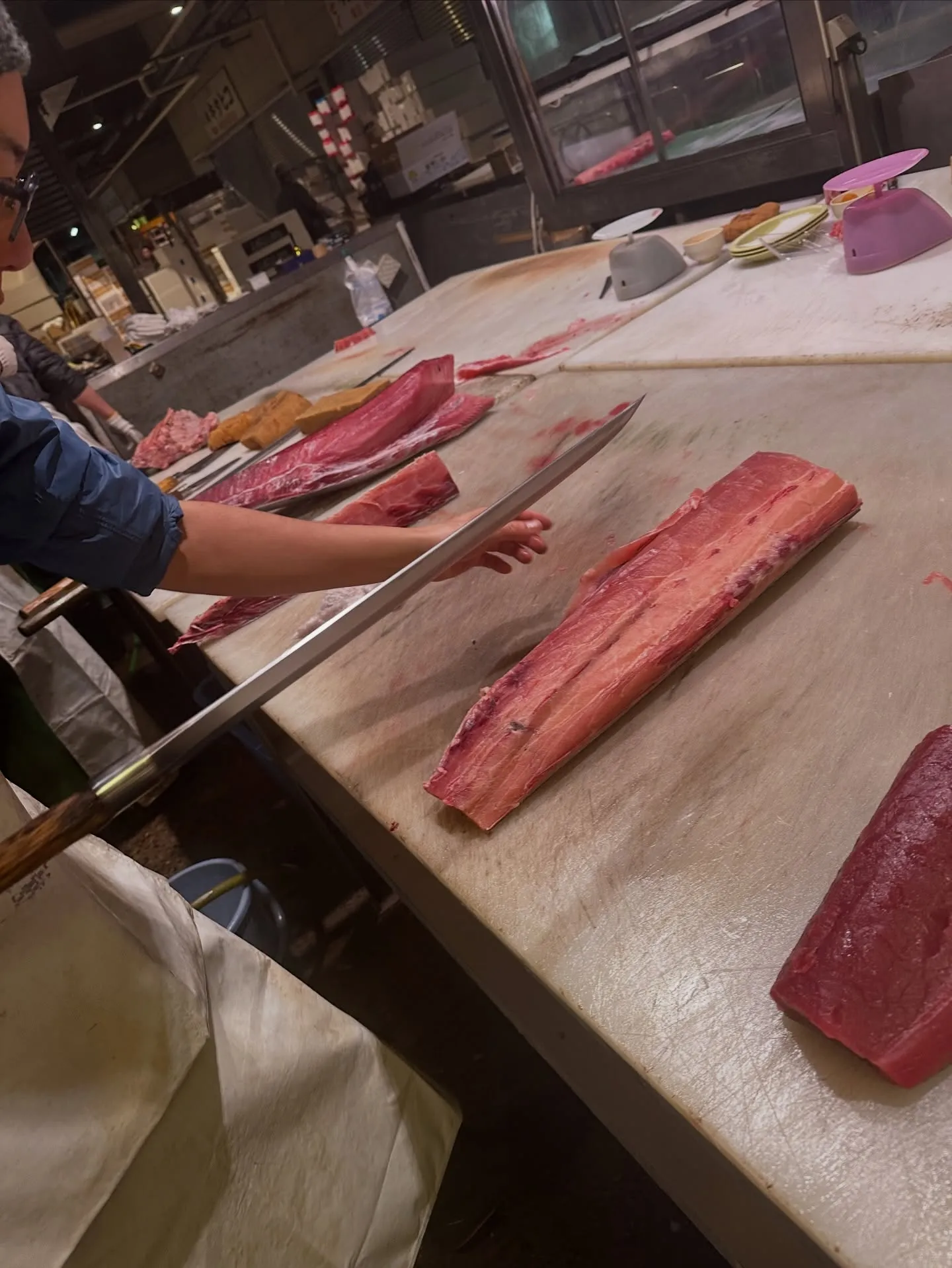 昨日の朝4時、名古屋の北部市場にて厳選した新鮮なマカジキを仕...