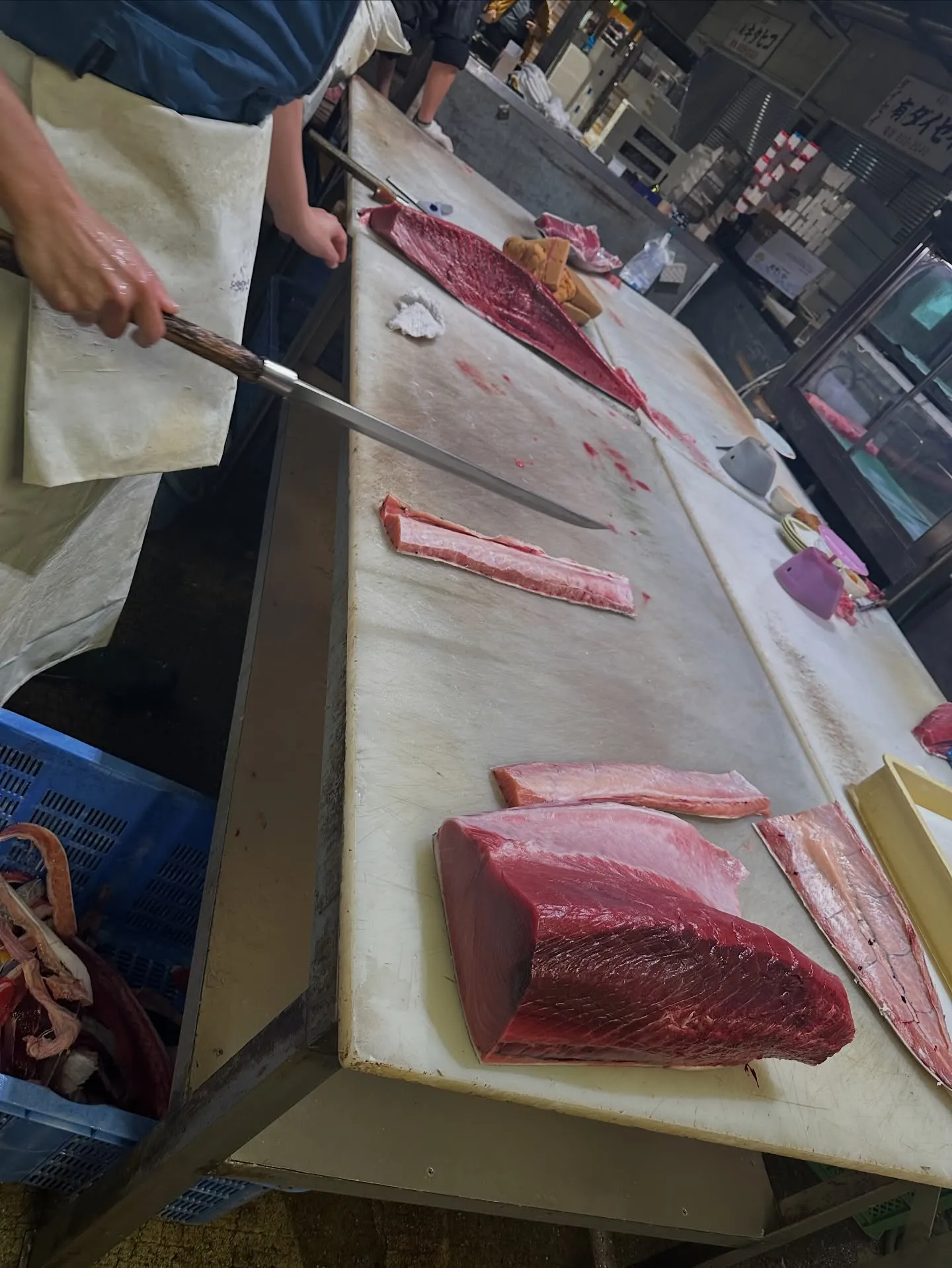 昨日の朝4時、名古屋の北部市場にて厳選した新鮮なマカジキを仕...