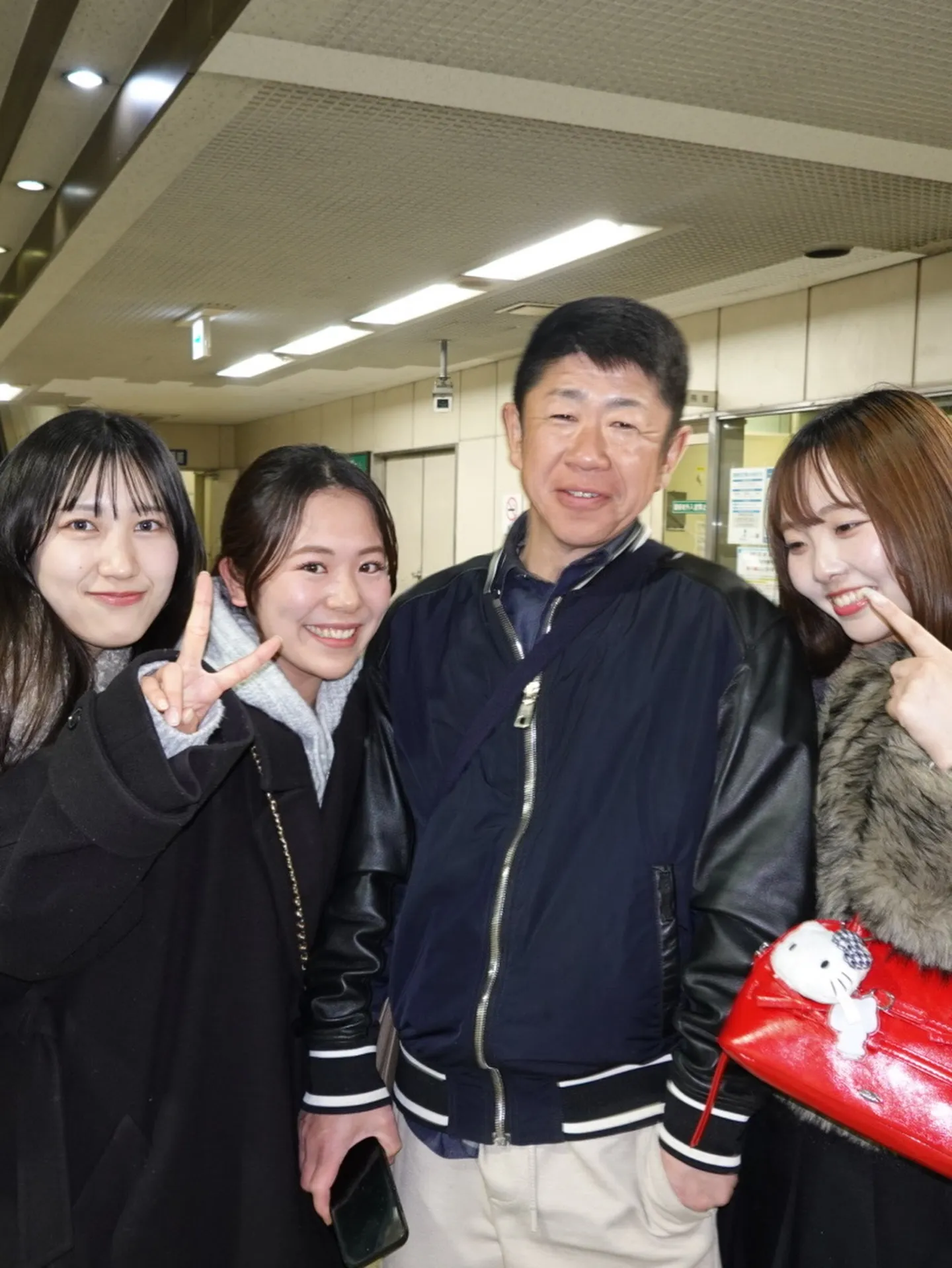 昨日、北九州大学の卒業式で、4年間一緒に働いてきた学生たちが...